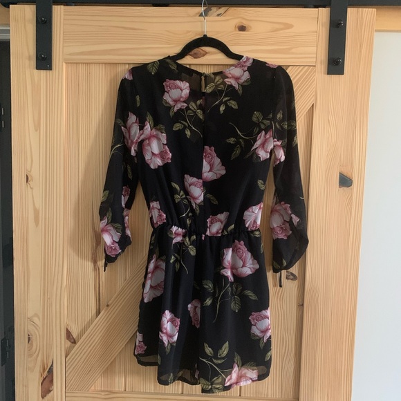 Floral romper with pockets - Picture 3 of 6